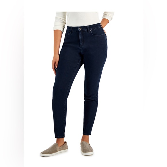 Two Pairs of Womens Style & Co Skinny Blue Jeans Size 12 Short Great Condition!! - Picture 6 of 7